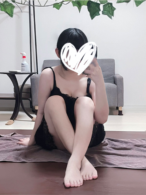 真っ白素肌に視線釘付けの堪らないプロポーションで癒しをお届け