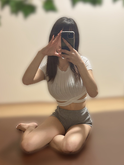 晴れやかな笑顔と弾ける明るさが空間すべてを照らす