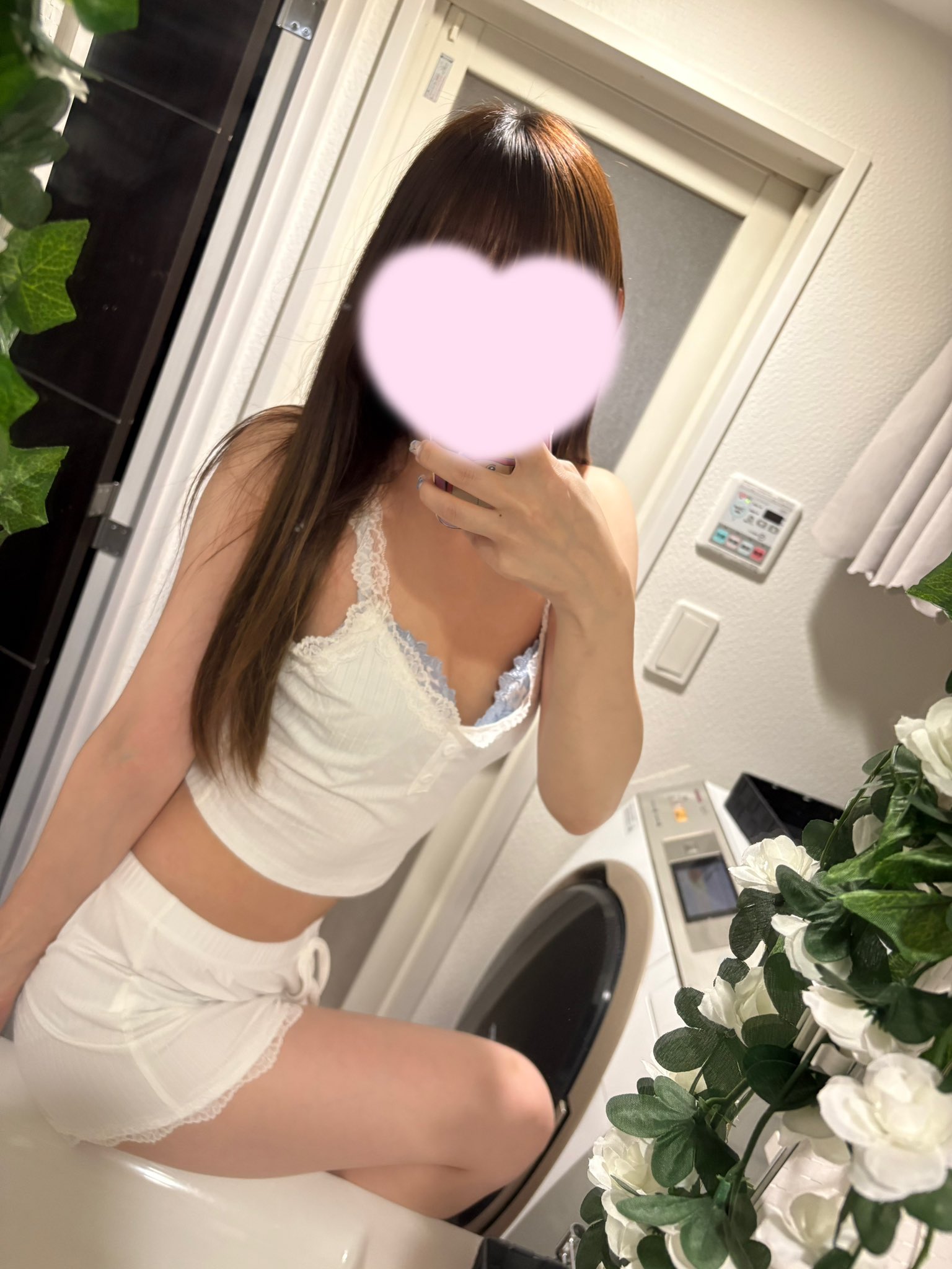 整ったラインの美しいシルエットに優雅に揺れるロングヘア