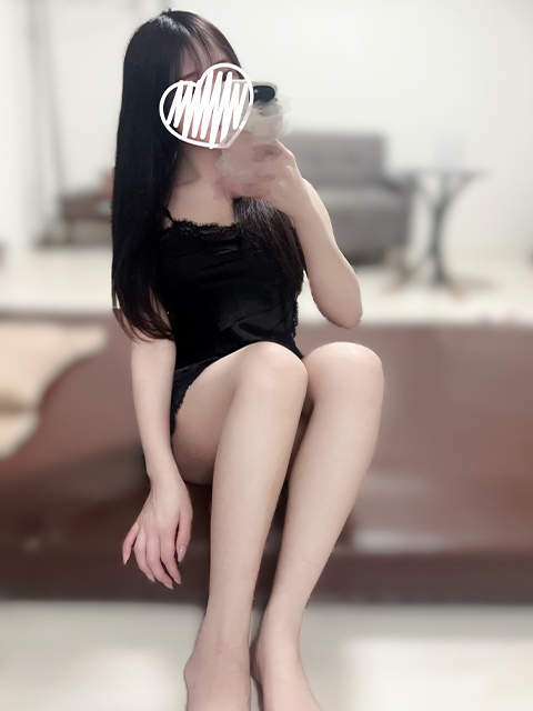 柔らかく透き通りを感じる空気感に映える可憐なルックス